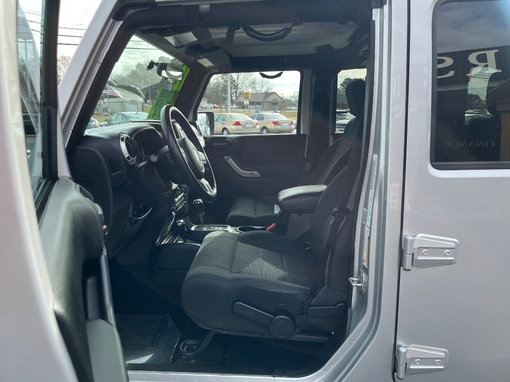 Jeep Wrangler Unlimited 4WD 4dr Sahara 2012
