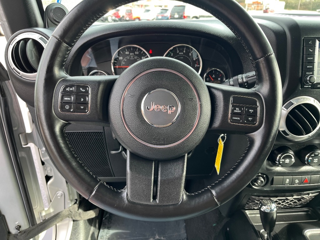 Jeep Wrangler Unlimited 4WD 4dr Sahara 2012