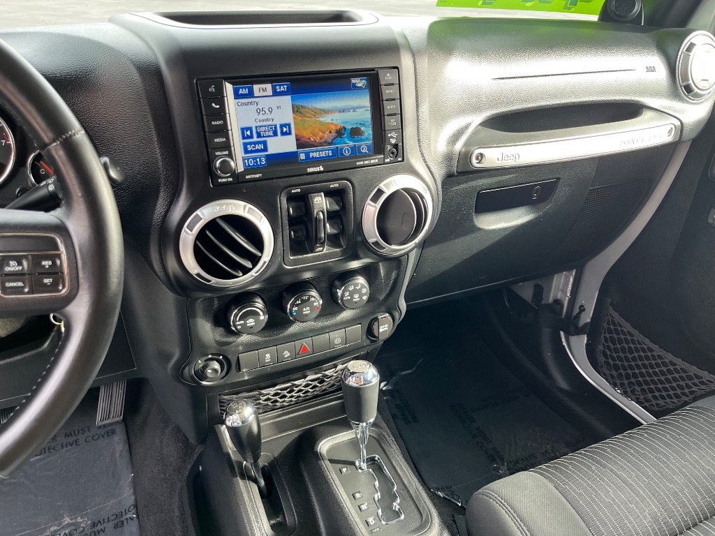 Jeep Wrangler Unlimited 4WD 4dr Sahara 2012