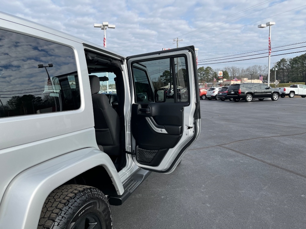 Jeep Wrangler Unlimited 4WD 4dr Sahara 2012
