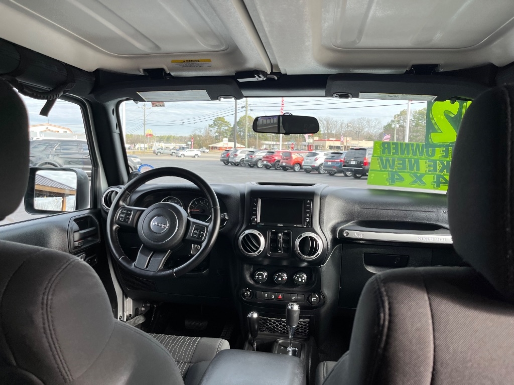 Jeep Wrangler Unlimited 4WD 4dr Sahara 2012