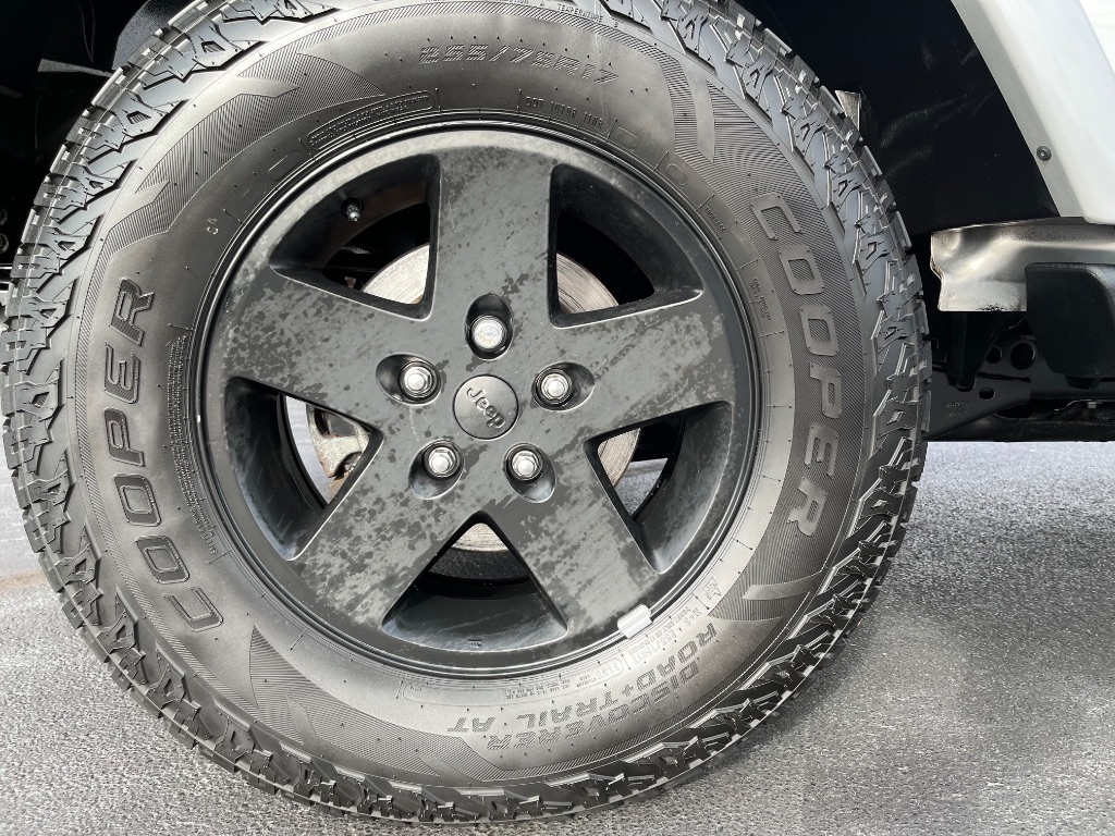 Jeep Wrangler Unlimited 4WD 4dr Sahara 2012