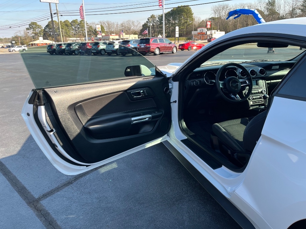 Ford Mustang 2dr Fastback V6 2016