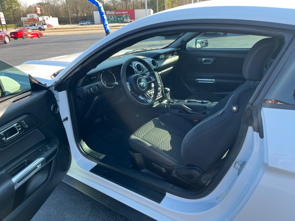 Ford Mustang 2dr Fastback V6 2016