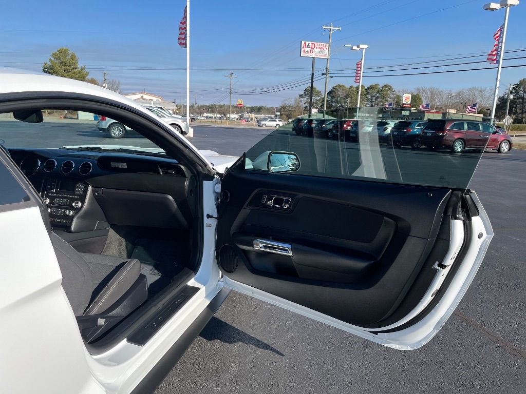 Ford Mustang 2dr Fastback V6 2016