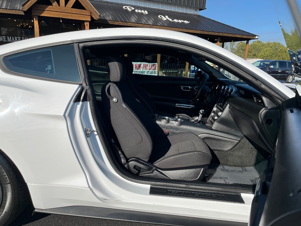 Ford Mustang 2dr Fastback V6 2016