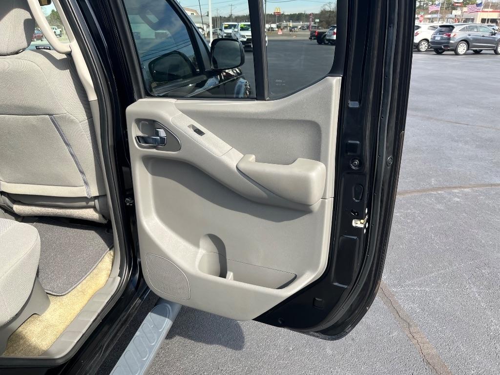 Nissan Frontier Crew Cab 4x2 SV V6 Auto 2018