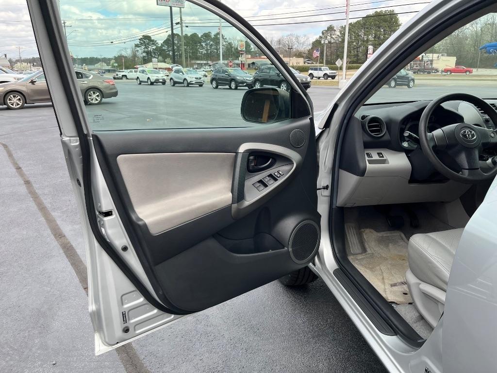 Toyota RAV4 FWD 4dr 4-cyl 4-Spd AT (Natl) 2011