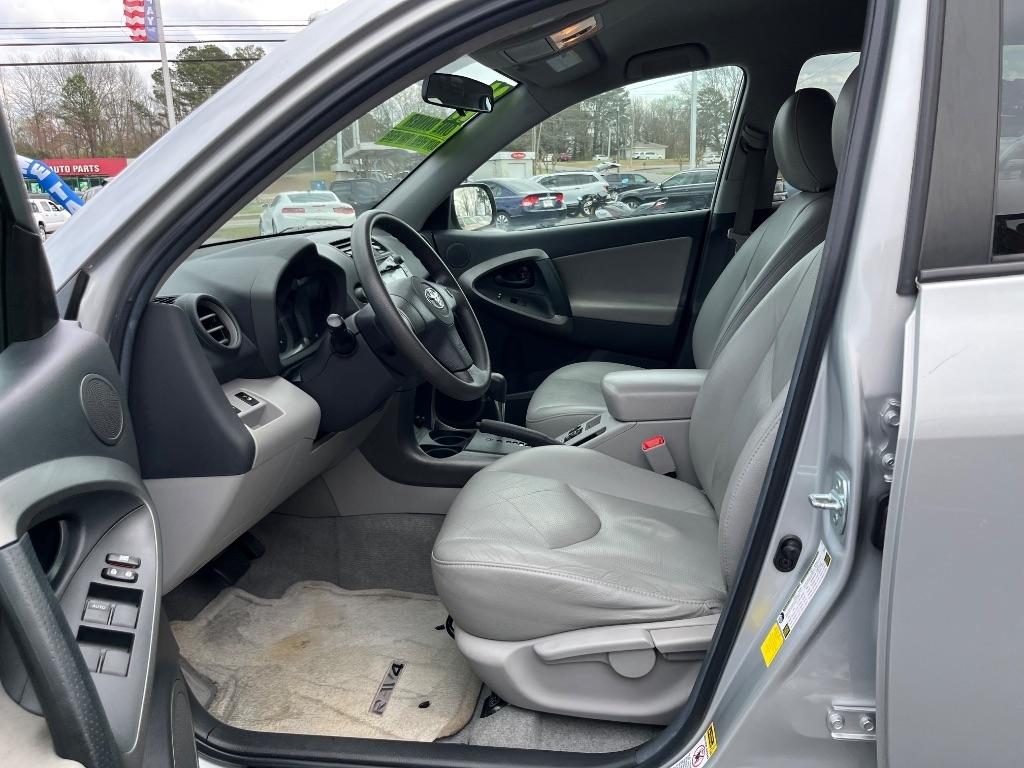 Toyota RAV4 FWD 4dr 4-cyl 4-Spd AT (Natl) 2011