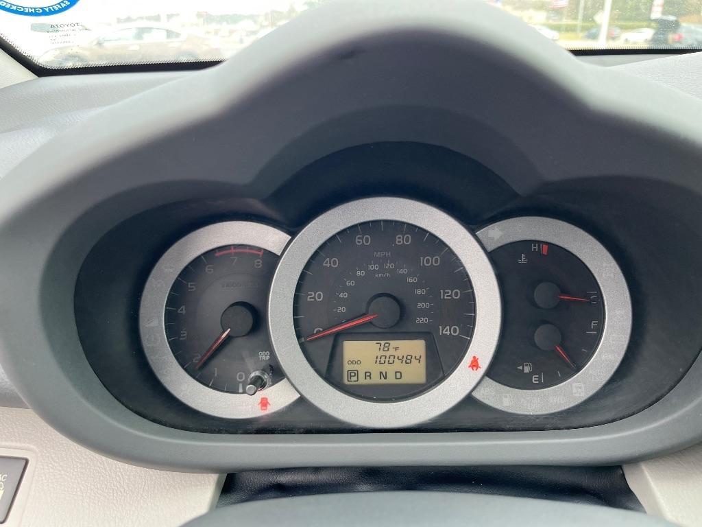 Toyota RAV4 FWD 4dr 4-cyl 4-Spd AT (Natl) 2011