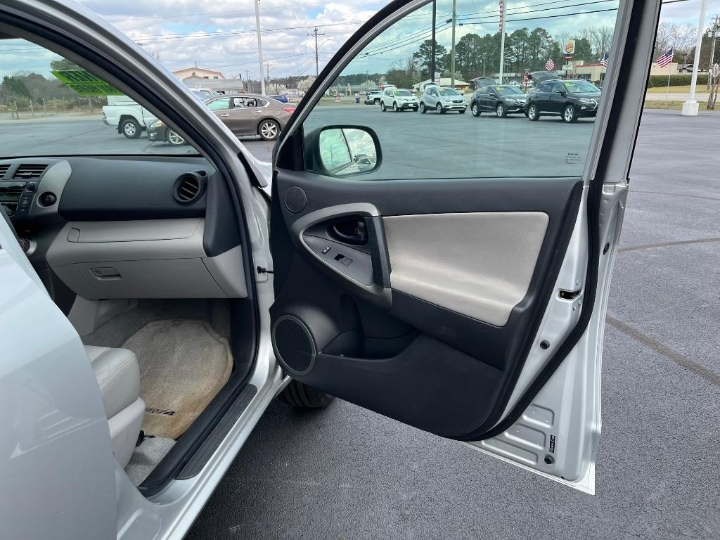 Toyota RAV4 FWD 4dr 4-cyl 4-Spd AT (Natl) 2011