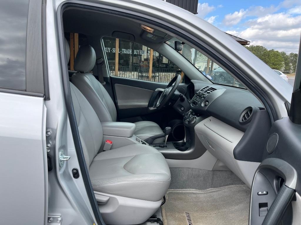 Toyota RAV4 FWD 4dr 4-cyl 4-Spd AT (Natl) 2011