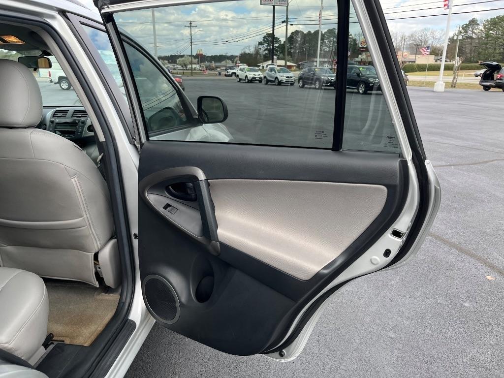 Toyota RAV4 FWD 4dr 4-cyl 4-Spd AT (Natl) 2011