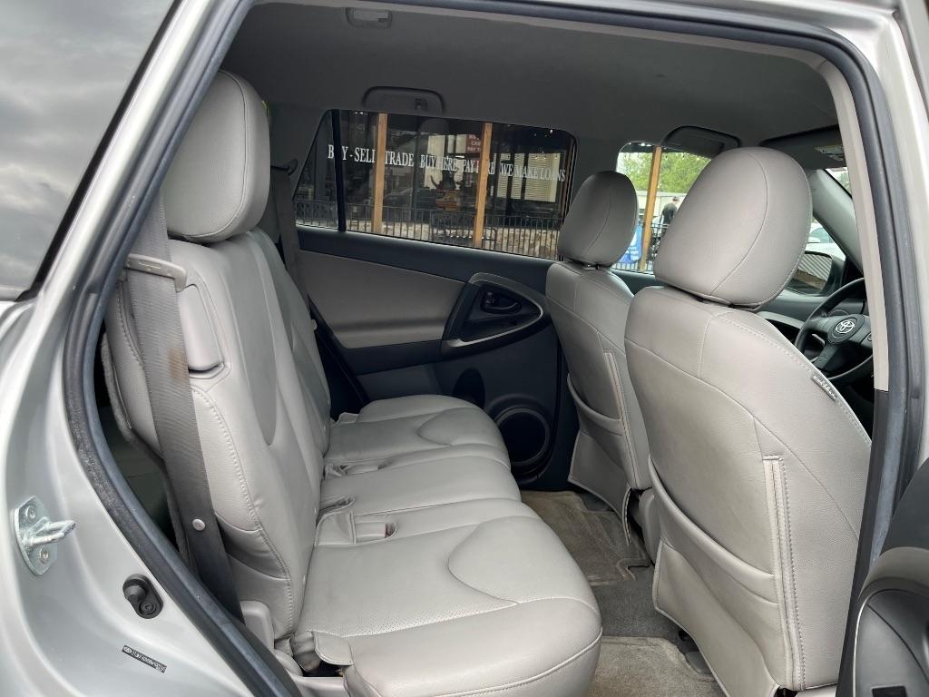 Toyota RAV4 FWD 4dr 4-cyl 4-Spd AT (Natl) 2011