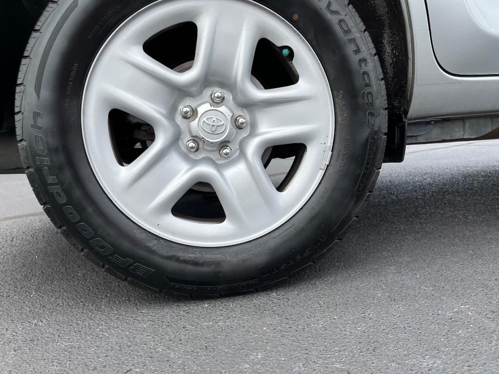 Toyota RAV4 FWD 4dr 4-cyl 4-Spd AT (Natl) 2011