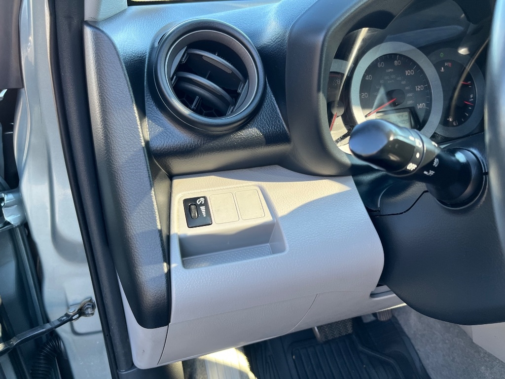 Toyota RAV4 4dr Limited 4-cyl 4WD (Natl) 2006