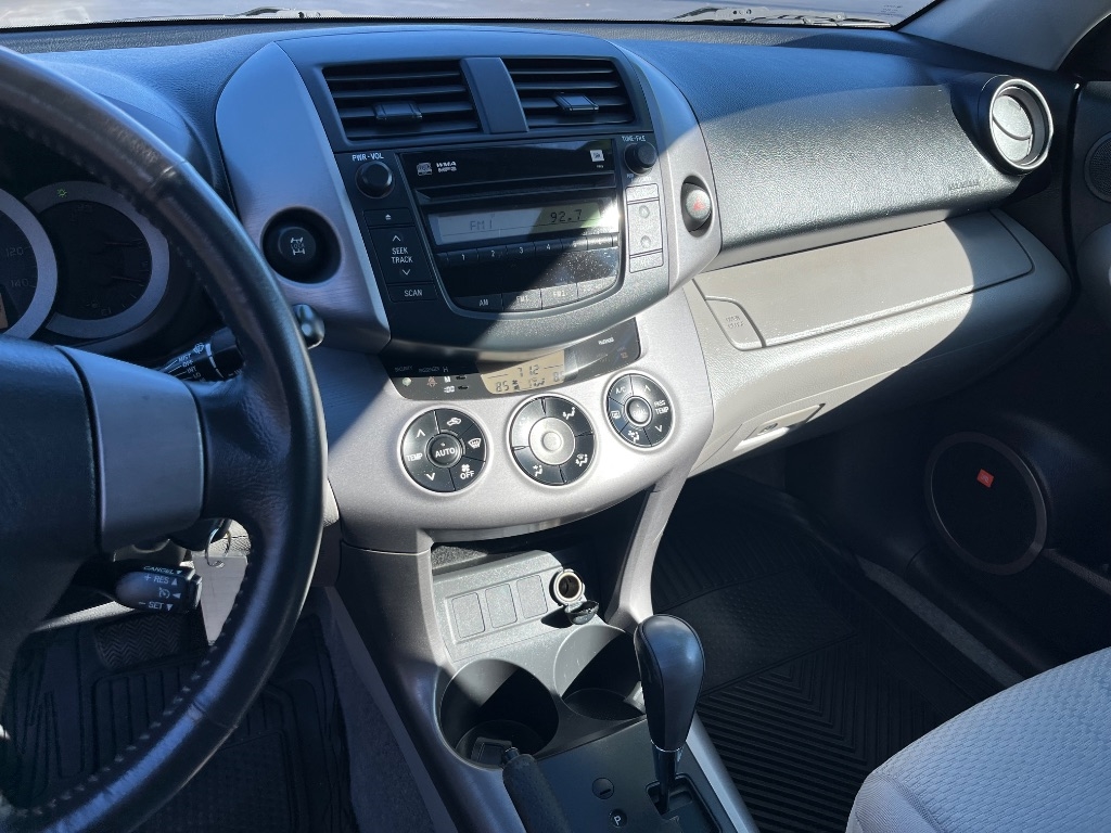 Toyota RAV4 4dr Limited 4-cyl 4WD (Natl) 2006