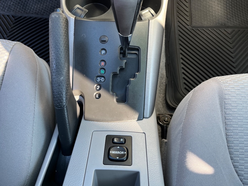 Toyota RAV4 4dr Limited 4-cyl 4WD (Natl) 2006