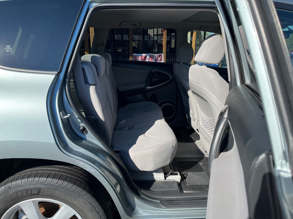 Toyota RAV4 4dr Limited 4-cyl 4WD (Natl) 2006