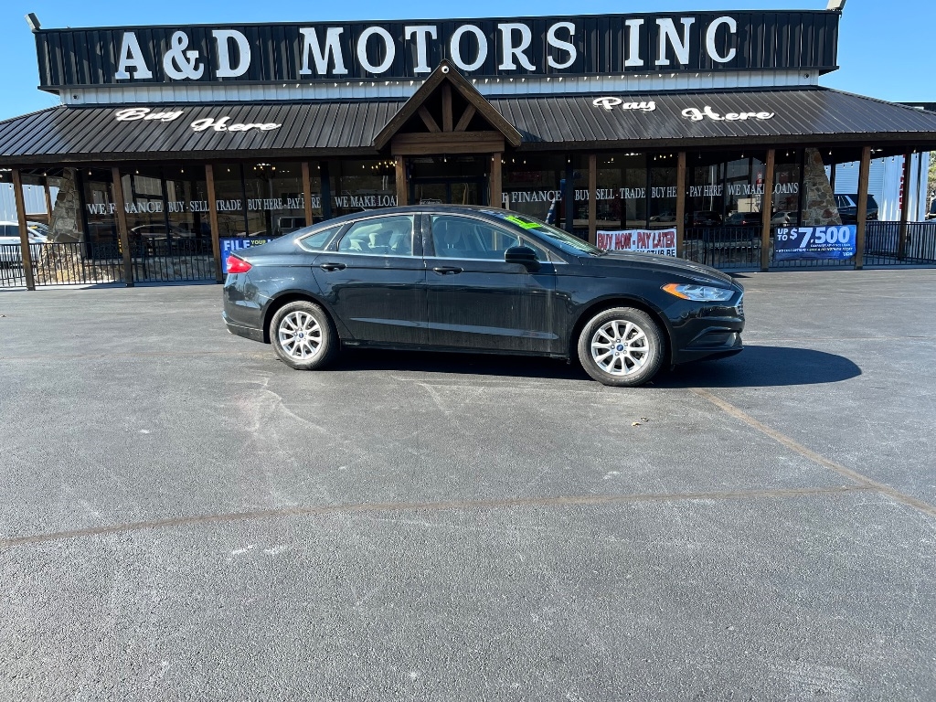 Ford Fusion S FWD 2017