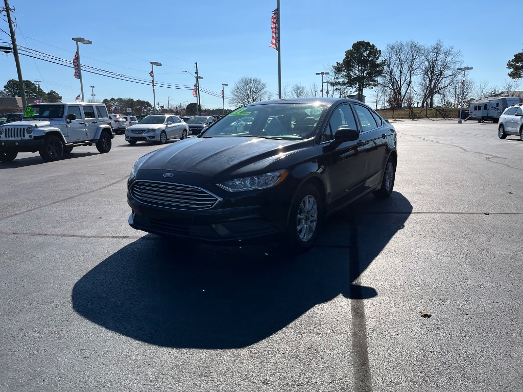 Ford Fusion S FWD 2017