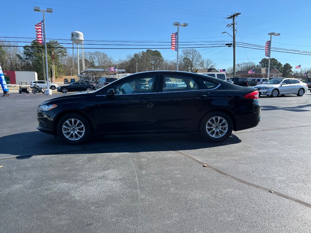 Ford Fusion S FWD 2017