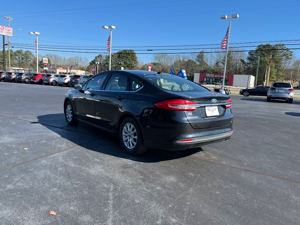Ford Fusion S FWD 2017