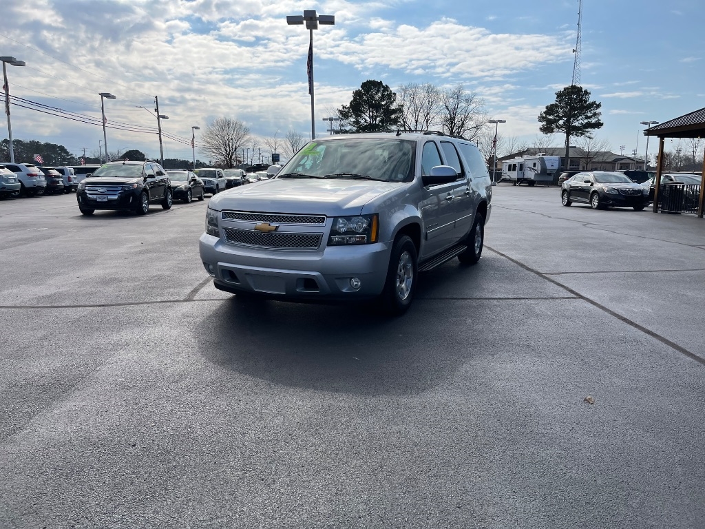 Chevrolet Suburban 2WD 4dr 1500 LT 2013