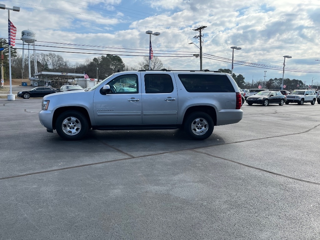 Chevrolet Suburban 2WD 4dr 1500 LT 2013
