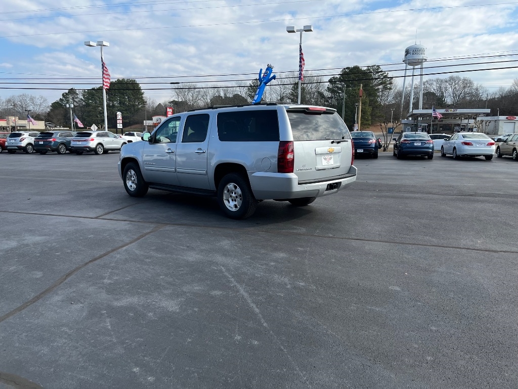 Chevrolet Suburban 2WD 4dr 1500 LT 2013