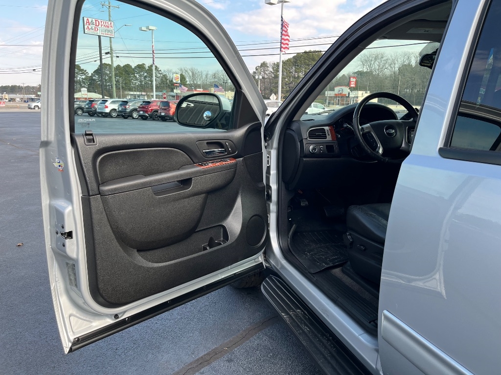 Chevrolet Suburban 2WD 4dr 1500 LT 2013