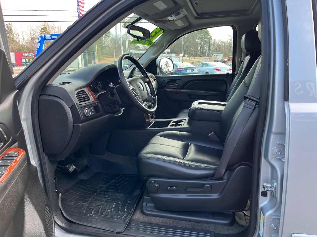 Chevrolet Suburban 2WD 4dr 1500 LT 2013