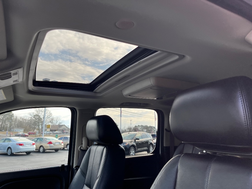 Chevrolet Suburban 2WD 4dr 1500 LT 2013