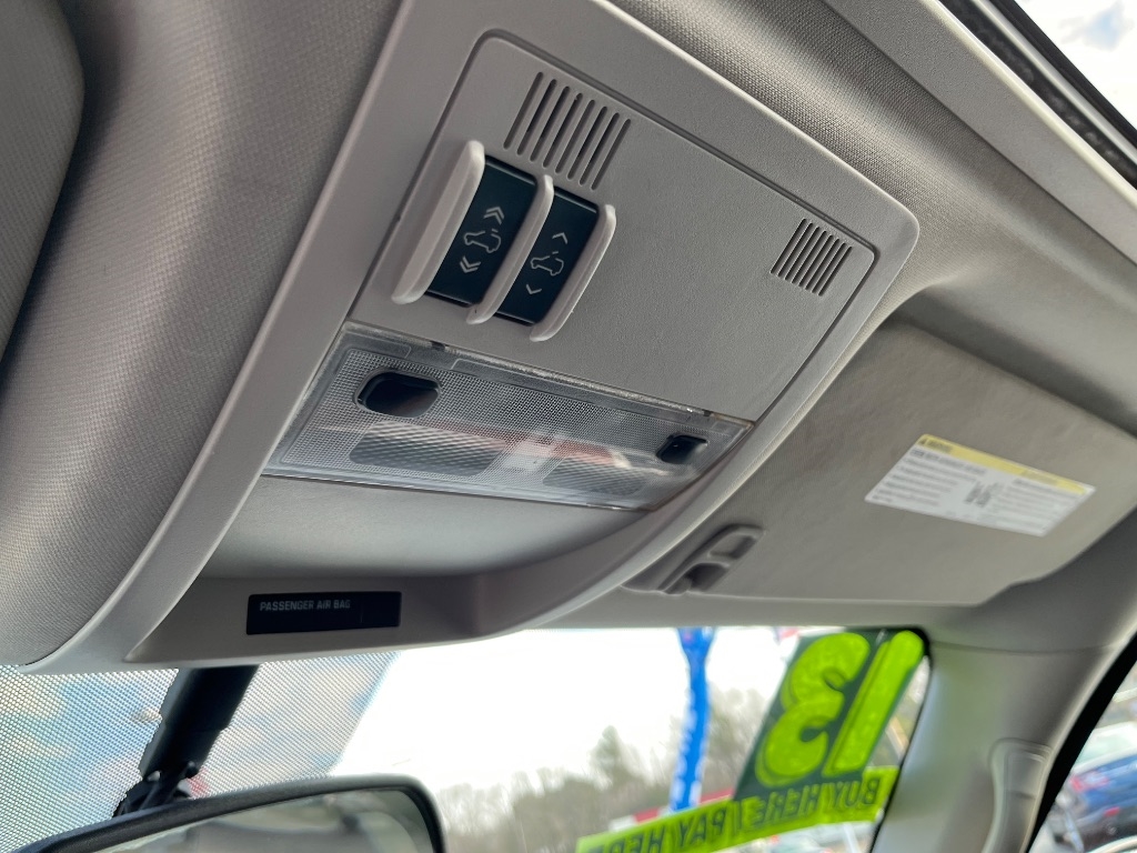 Chevrolet Suburban 2WD 4dr 1500 LT 2013