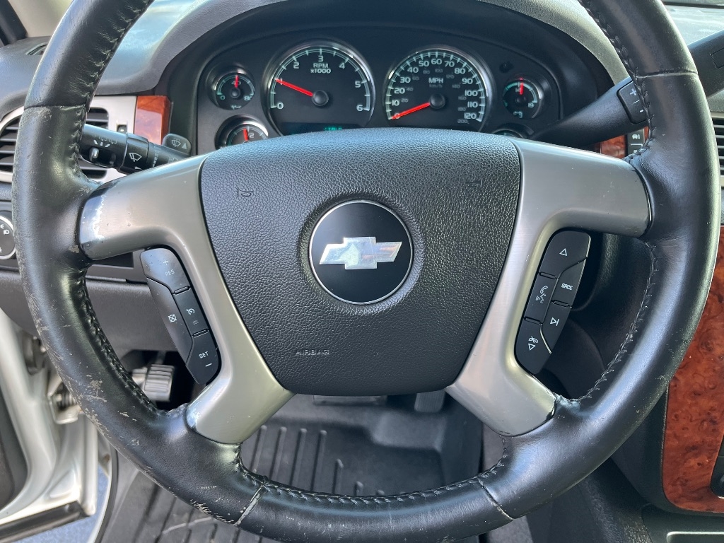 Chevrolet Suburban 2WD 4dr 1500 LT 2013