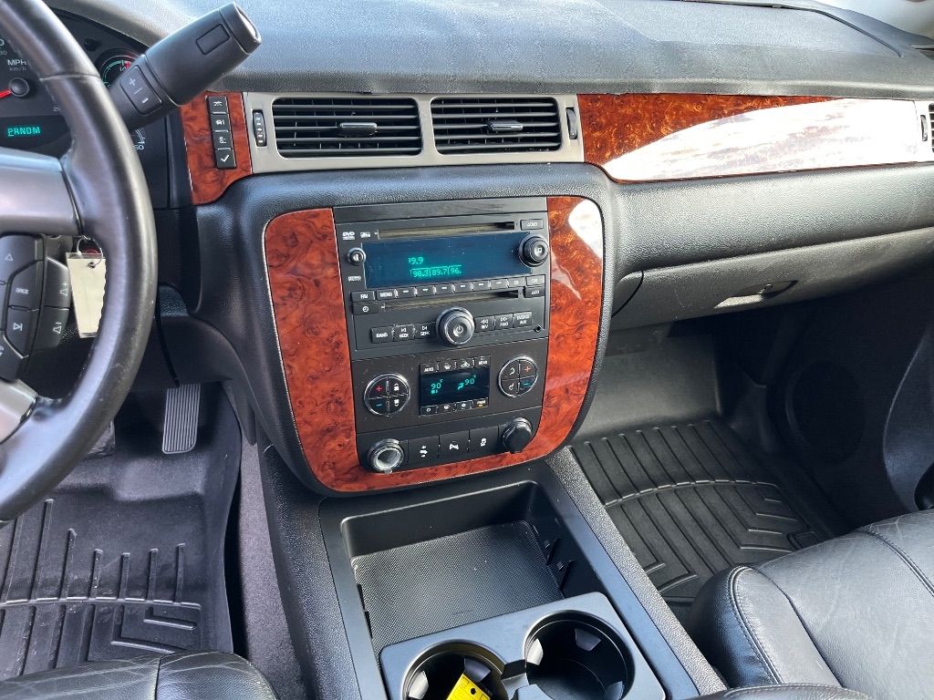 Chevrolet Suburban 2WD 4dr 1500 LT 2013