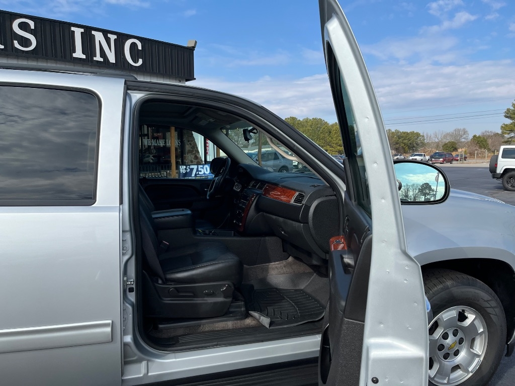 Chevrolet Suburban 2WD 4dr 1500 LT 2013