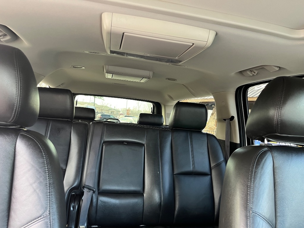 Chevrolet Suburban 2WD 4dr 1500 LT 2013