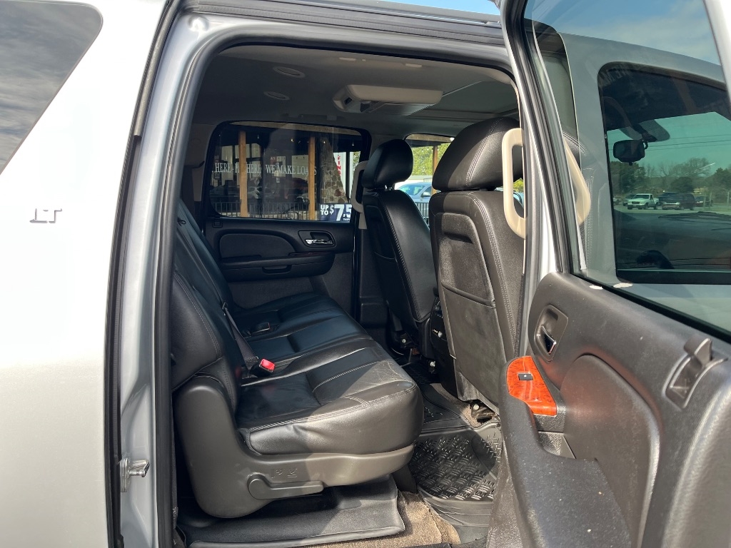 Chevrolet Suburban 2WD 4dr 1500 LT 2013