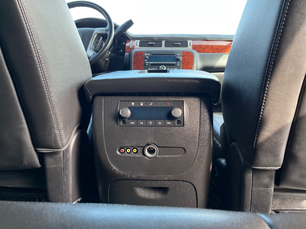 Chevrolet Suburban 2WD 4dr 1500 LT 2013