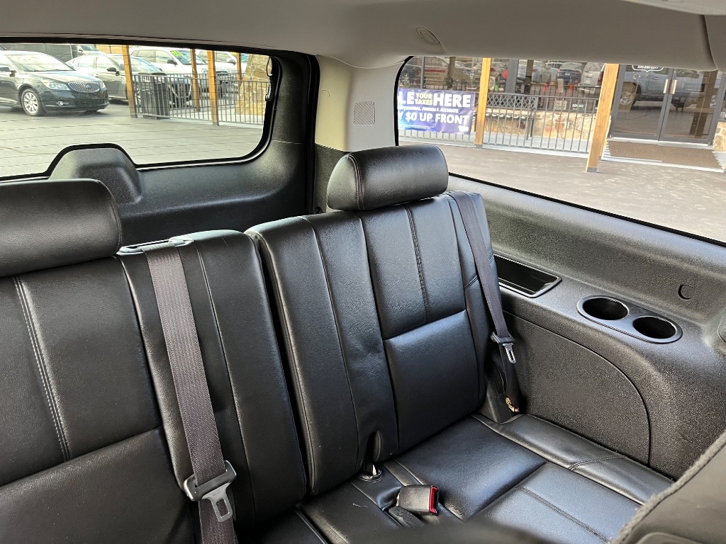 Chevrolet Suburban 2WD 4dr 1500 LT 2013