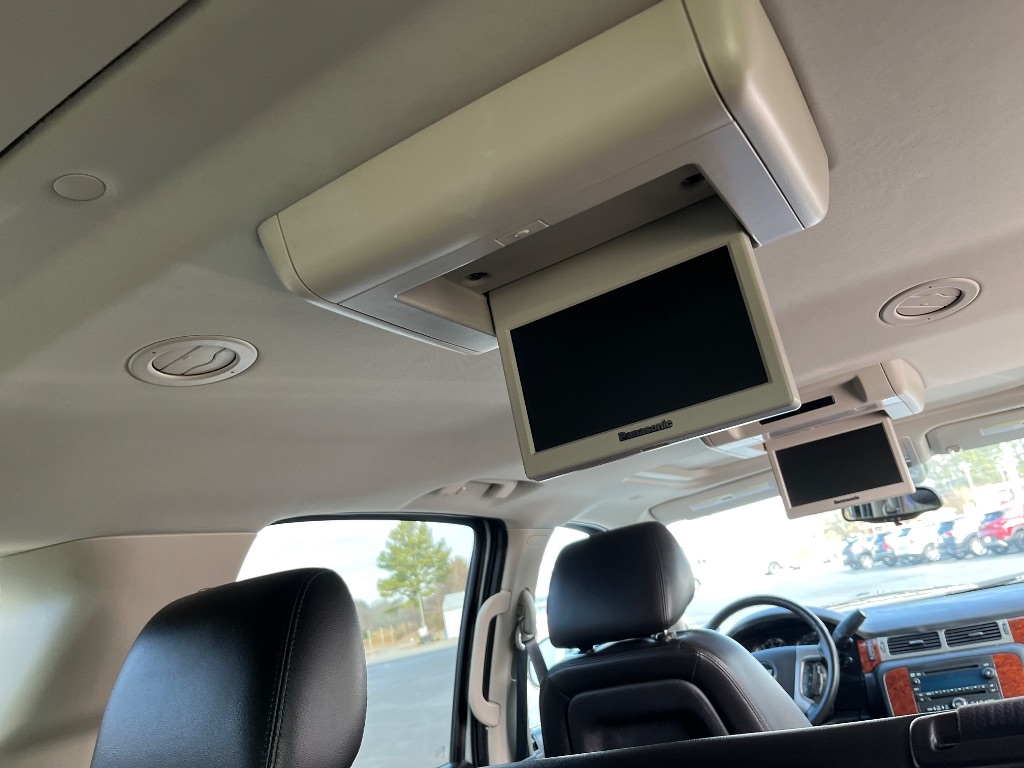 Chevrolet Suburban 2WD 4dr 1500 LT 2013