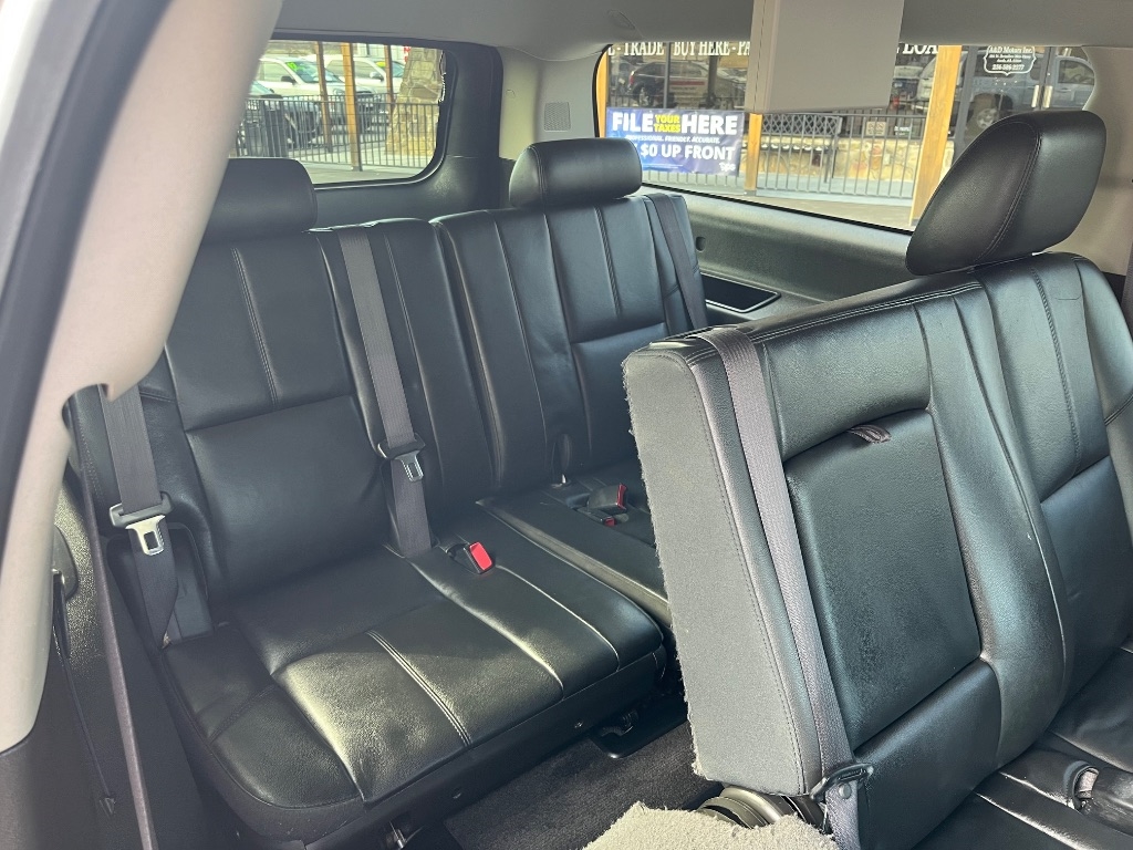 Chevrolet Suburban 2WD 4dr 1500 LT 2013