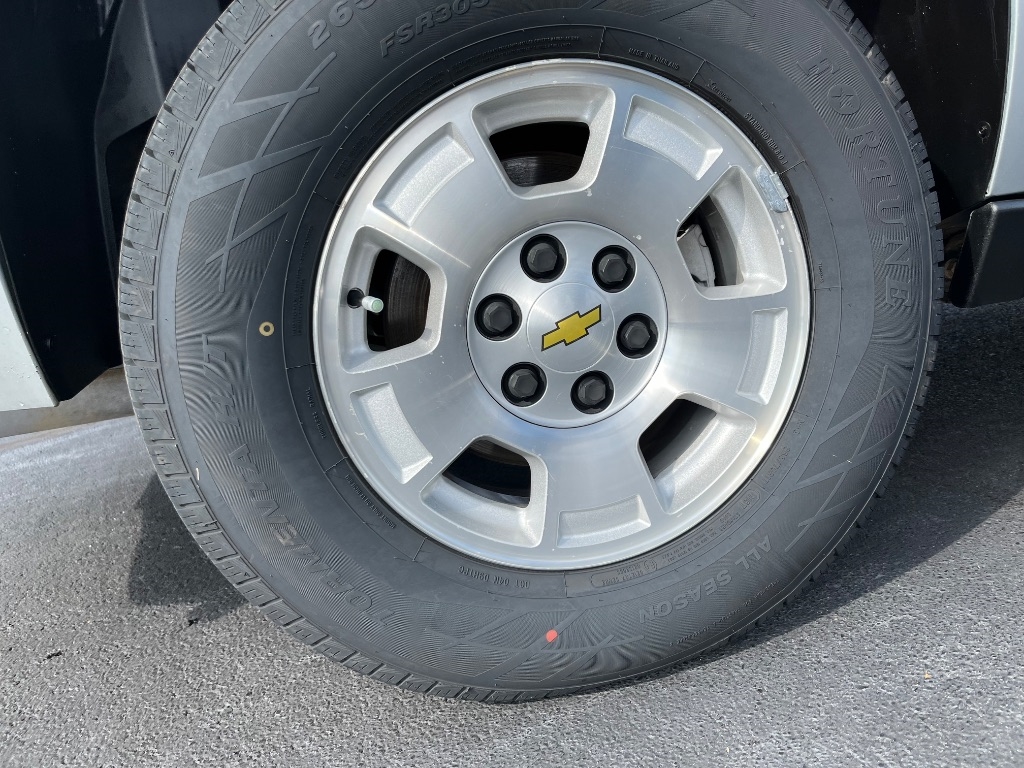 Chevrolet Suburban 2WD 4dr 1500 LT 2013