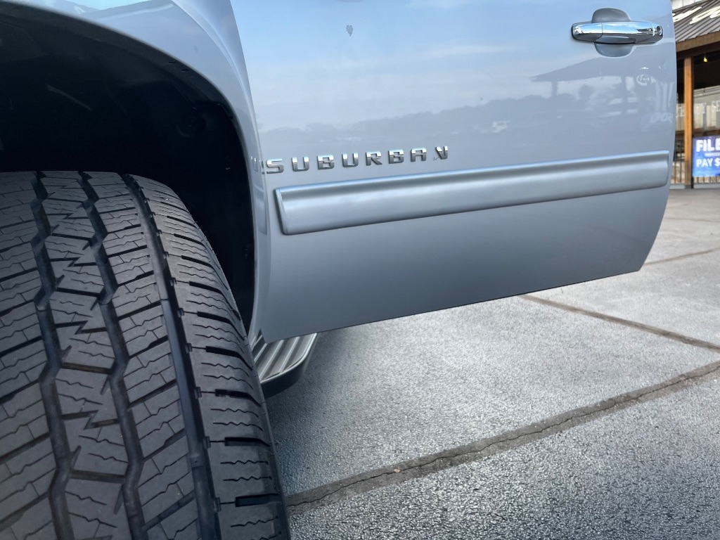 Chevrolet Suburban 2WD 4dr 1500 LT 2013