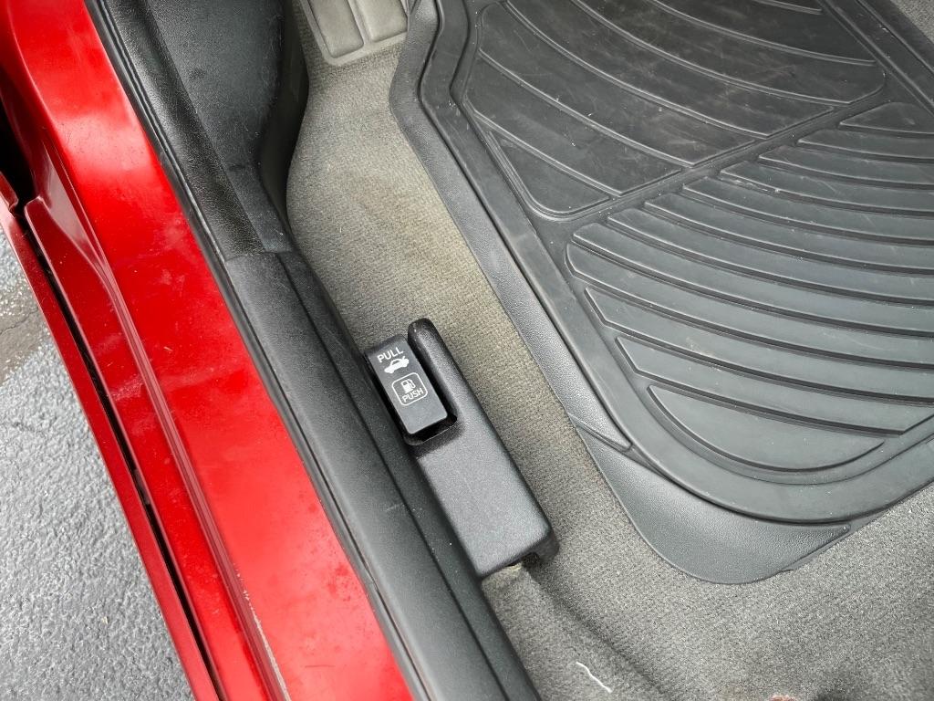 Nissan Sentra 4dr Sdn I4 CVT 2.0 SR 2011