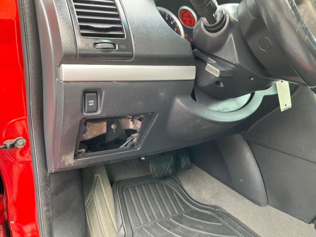 Nissan Sentra 4dr Sdn I4 CVT 2.0 SR 2011