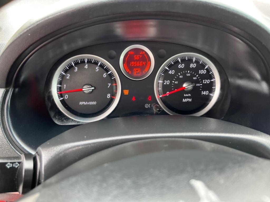 Nissan Sentra 4dr Sdn I4 CVT 2.0 SR 2011