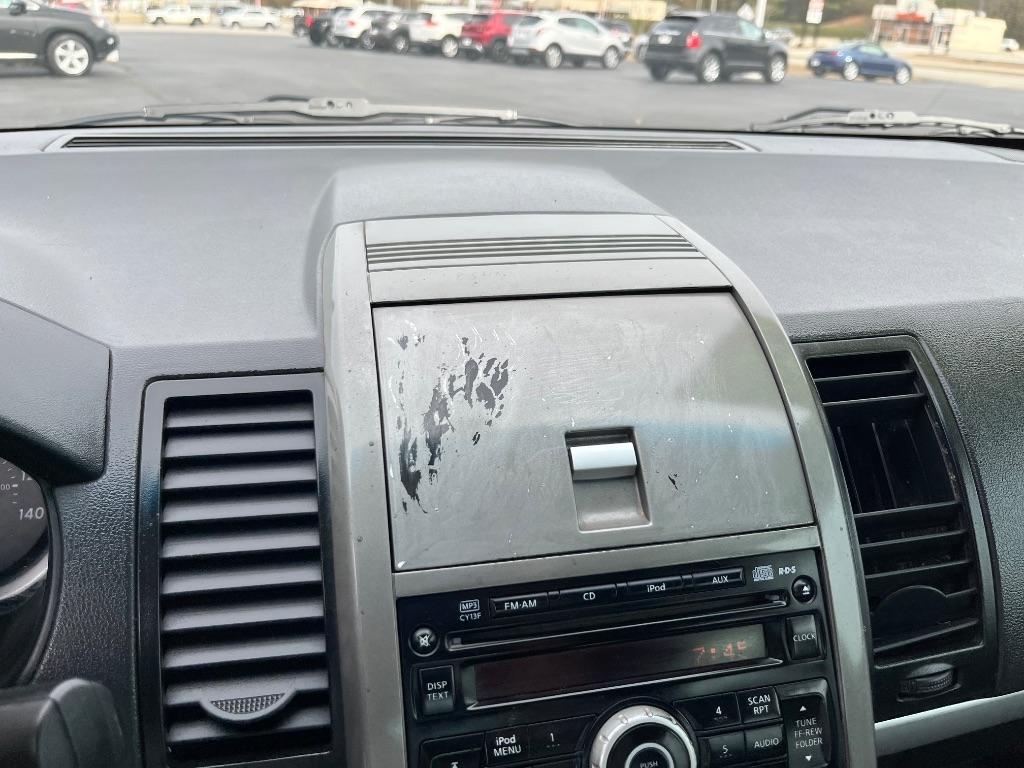 Nissan Sentra 4dr Sdn I4 CVT 2.0 SR 2011