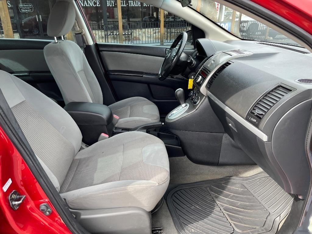 Nissan Sentra 4dr Sdn I4 CVT 2.0 SR 2011